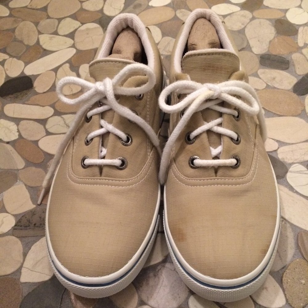 SPERRY DECK SNEAKERS ~ SIZE 9M ~ NON-SLIP SOLES